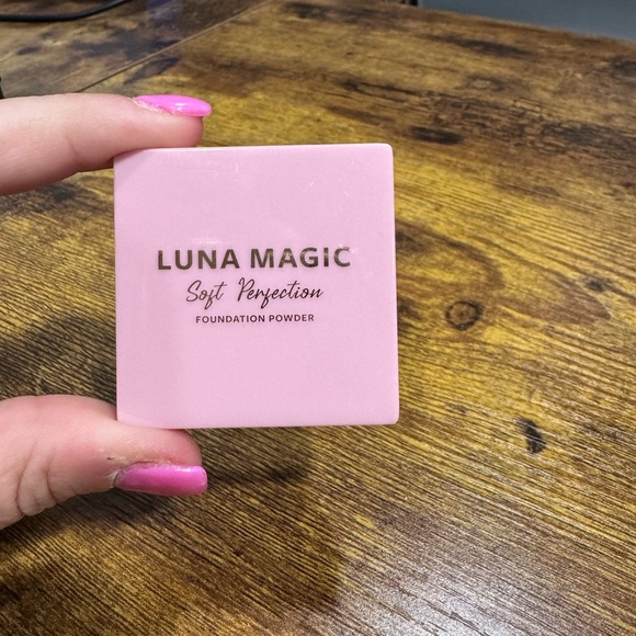 Setting Powder Compact - Picture 2 of 3